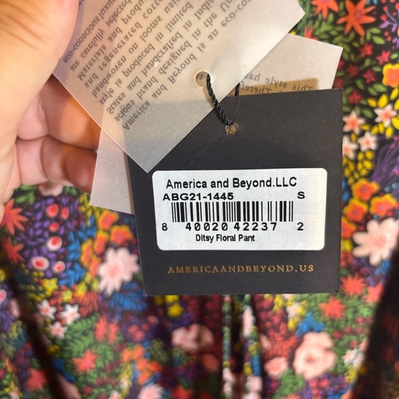 America and Beyond Ditsy Art to Wear Floral Wide-Leg Flowy Pants NWT Small - Picture 4 of 7